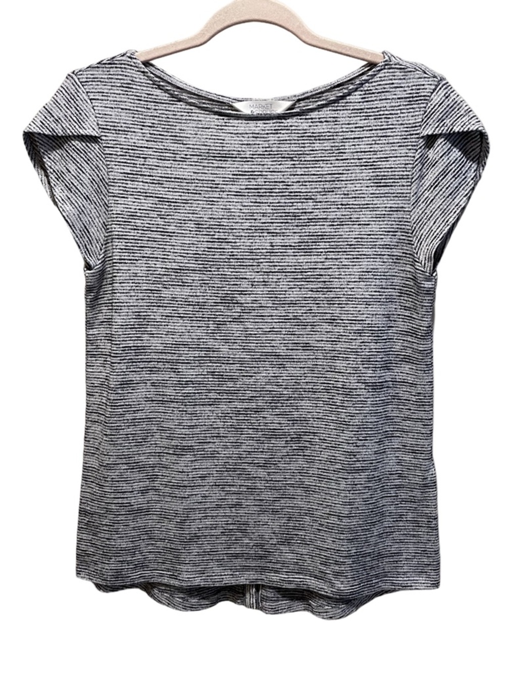 Market & Spruce Bravyan knit top, boat neck, and button-back detail. Size M.